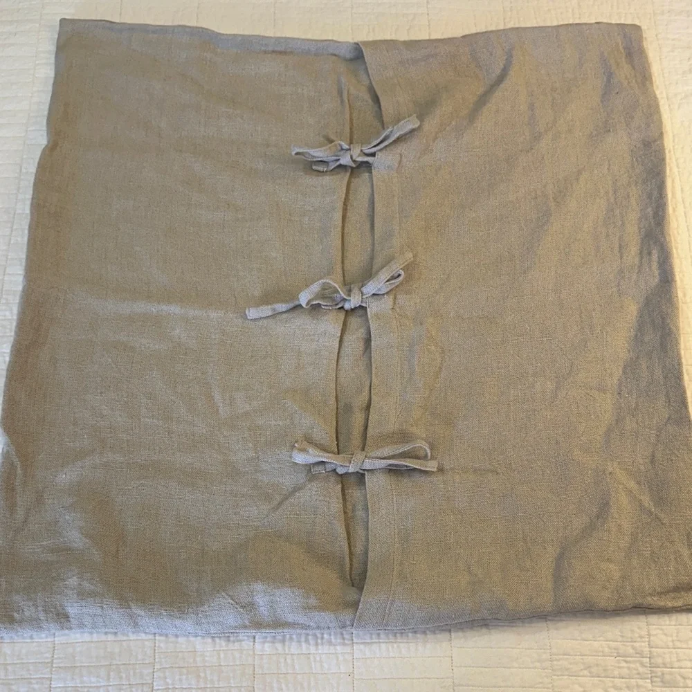Pine Cone Hill Linen Euro Sham Bow Tie Back 26” x 26” Natural GUC